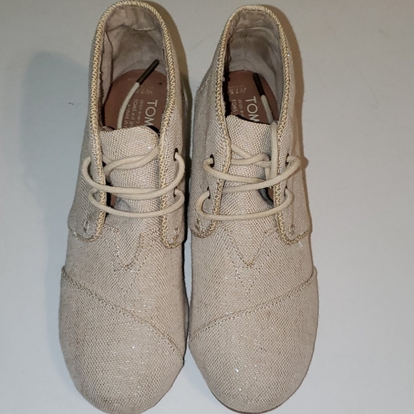 Toms Women's 7.5 tan sparkle ✨ cork wedge shoes - Picture 2 of 5